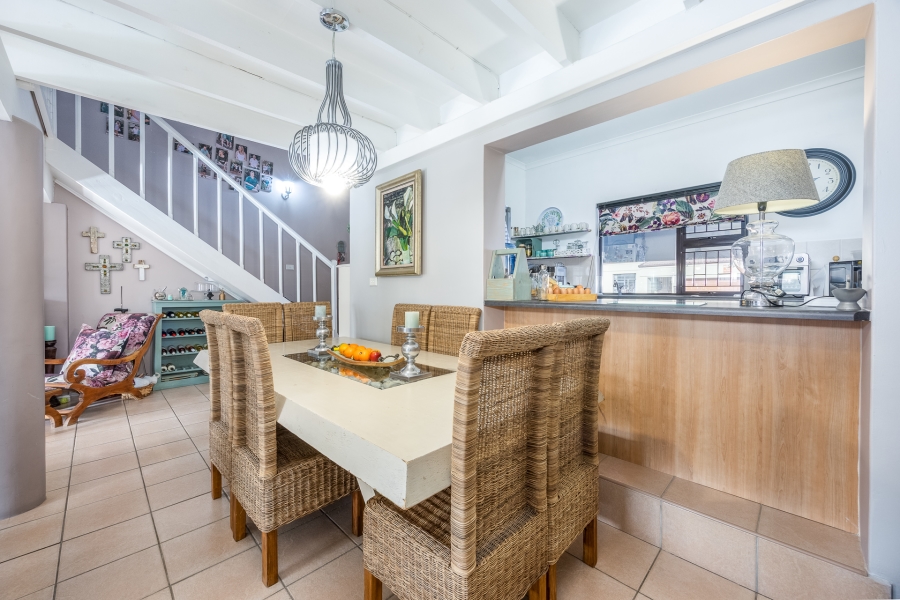 3 Bedroom Property for Sale in Uitzicht Western Cape